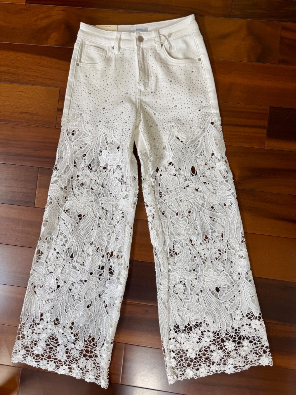 WHITE HIGH WAIST CRYSTAL EMBELLISHED CURVE HUGGING WIDE LEG LACE JEANS -NWT - Picture 14 of 17